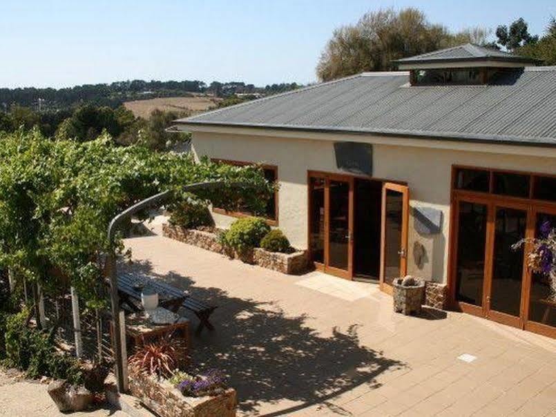 Отель Morning Sun Vineyard Mornington Peninsula Экстерьер фото